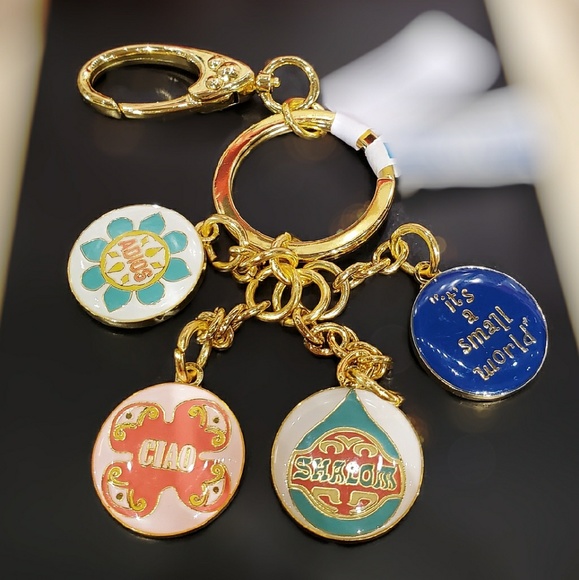 DISNEY PARKS IT'S A SMALL WORLD KEYCHAIN - Picture 3 of 4